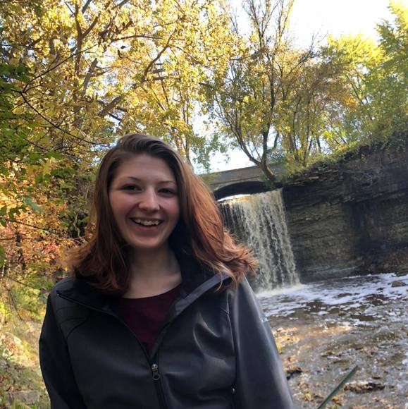 Meet your Posher, Carly - Picture 1 of 1